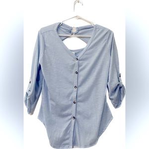 Mid sleeve light blue shirt